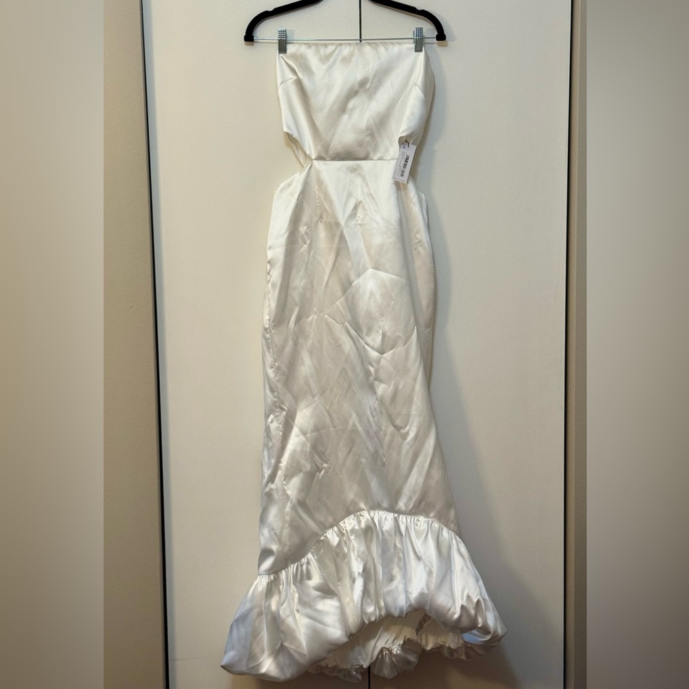 Elegant White Strapless Gown
